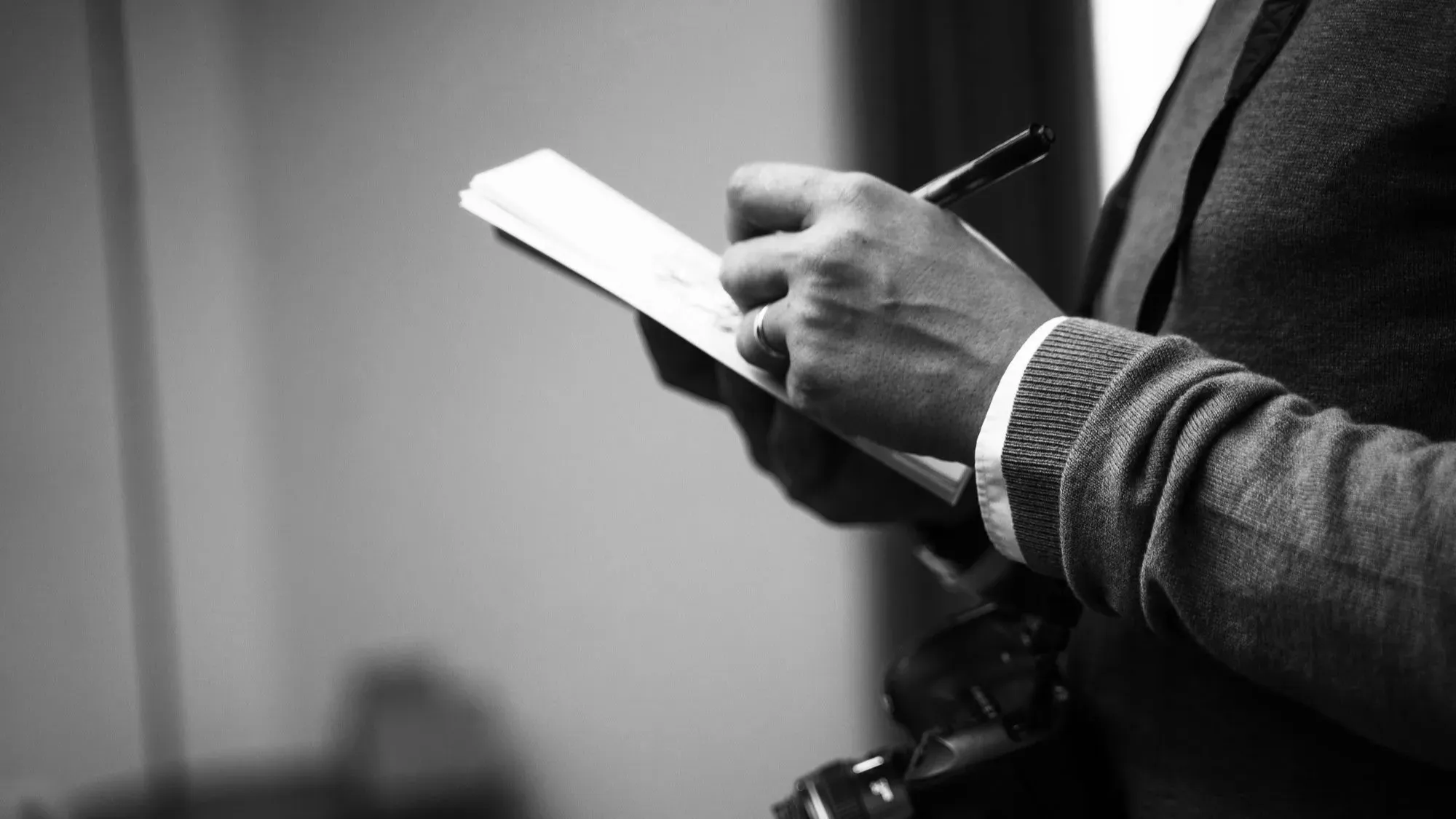 Press Reporter Fallowing Leads Case